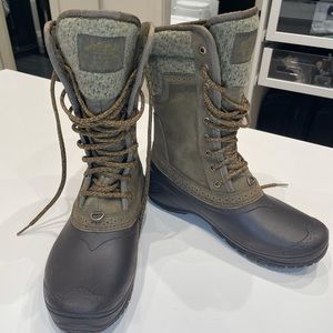 Women’s siz 8.5 The North Face ‘shellista II’ insulated mid winter boots.